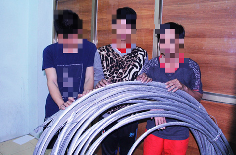 Bắt băng thuê ôtô cắt trộm gần 300 đoạn dây cáp ngầm hạ thế ở Củ Chi - Ảnh 1. Bắt băng thuê ôtô cắt trộm gần 300 đoạn dây cáp ngầm hạ thế ở Củ Chi - Ảnh 1.
