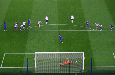 Jorginho ghi bàn từ chấm phạt đền giúp Chelsea vươn lên thứ 6 - Ảnh 2. Jorginho ghi bàn từ chấm phạt đền giúp Chelsea vươn lên thứ 6 - Ảnh 2.