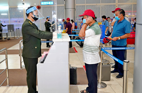 Toàn bộ nhân viên Tân Sơn Nhất và 4 sân bay khác âm tính với COVID-19 - Ảnh 1. Toàn bộ nhân viên Tân Sơn Nhất và 4 sân bay khác âm tính với COVID-19 - Ảnh 1.