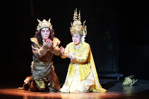 Nàng Xê Đa làm nóng sàn diễn cải lương - Ảnh 3. Nàng Xê Đa làm nóng sàn diễn cải lương - Ảnh 3.