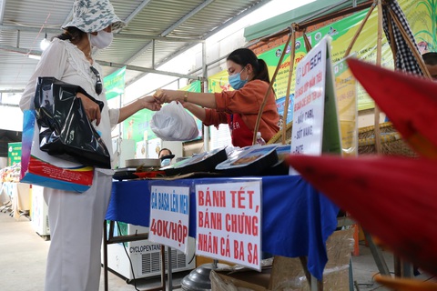 Nông sản, đặc sản tết vẫn về TP.HCM giữa mùa dịch - Ảnh 4. Nông sản, đặc sản tết vẫn về TP.HCM giữa mùa dịch - Ảnh 4.