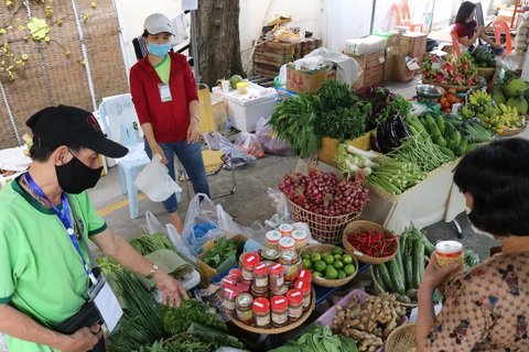 Nông sản, đặc sản tết vẫn về TP.HCM giữa mùa dịch - Ảnh 5. Nông sản, đặc sản tết vẫn về TP.HCM giữa mùa dịch - Ảnh 5.