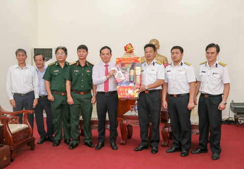 Lãnh đạo TP.HCM thăm, chúc tết cán bộ chiến sĩ biên phòng, hải quân, quân y - Ảnh 4. Lãnh đạo TP.HCM thăm, chúc tết cán bộ chiến sĩ biên phòng, hải quân, quân y - Ảnh 4.