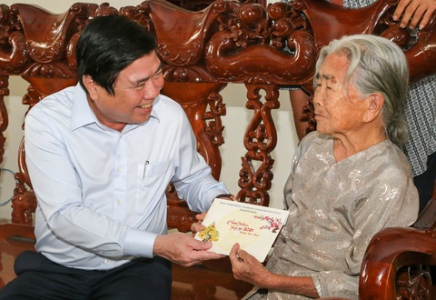 Ông Võ Văn Thưởng chúc tết gia đình nguyên lãnh đạo Đảng, Nhà nước - Ảnh 4. Ông Võ Văn Thưởng chúc tết gia đình nguyên lãnh đạo Đảng, Nhà nước - Ảnh 4.