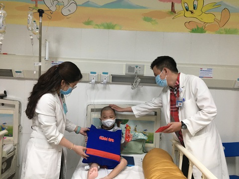 Siêu thị thời trang mini trong bệnh viện - Ảnh 6. Siêu thị thời trang mini trong bệnh viện - Ảnh 6.
