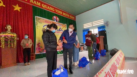 COVID-19 lan nhanh nhưng yêu thương vẫn lan tỏa với Tết sẻ chia - Ảnh 3. COVID-19 lan nhanh nhưng yêu thương vẫn lan tỏa với Tết sẻ chia - Ảnh 3.