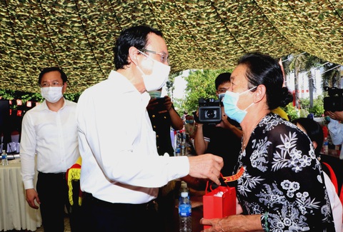 Bí thư Nguyễn Văn Nên trao 500 phần quà tết ở Tây Ninh - Ảnh 1. Bí thư Nguyễn Văn Nên trao 500 phần quà tết ở Tây Ninh - Ảnh 1.