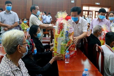 Ông Võ Văn Thưởng thăm, tặng quà tết cho gia đình chính sách tại Đồng Nai - Ảnh 1. Ông Võ Văn Thưởng thăm, tặng quà tết cho gia đình chính sách tại Đồng Nai - Ảnh 1.