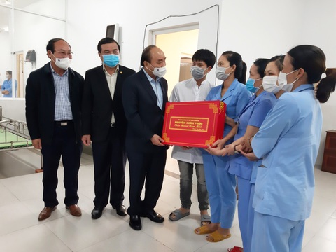 Thủ tướng thăm tết người già, trẻ khuyết tật Trung tâm Bảo trợ xã hội Quảng Nam - Ảnh 2. Thủ tướng thăm tết người già, trẻ khuyết tật Trung tâm Bảo trợ xã hội Quảng Nam - Ảnh 2.