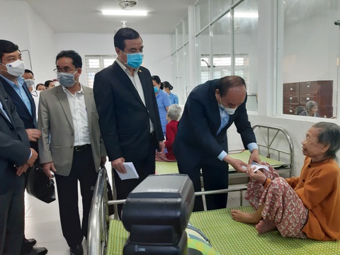 Thủ tướng thăm tết người già, trẻ khuyết tật Trung tâm Bảo trợ xã hội Quảng Nam - Ảnh 1. Thủ tướng thăm tết người già, trẻ khuyết tật Trung tâm Bảo trợ xã hội Quảng Nam - Ảnh 1.