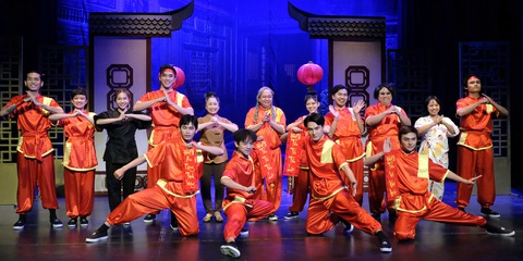 Một vòng sàn diễn tết: Bi hài đủ vị - Ảnh 4. Một vòng sàn diễn tết: Bi hài đủ vị - Ảnh 4.