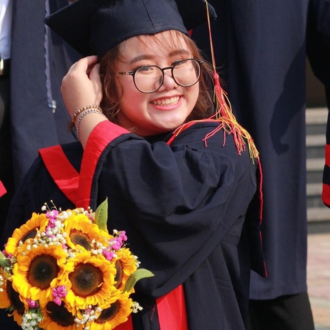 Bị tai nạn phải bảo lưu cả học kỳ, nữ sinh trở lại lợi hại hơn xưa, tốt nghiệp thủ khoa - Ảnh 1. Bị tai nạn phải bảo lưu cả học kỳ, nữ sinh trở lại lợi hại hơn xưa, tốt nghiệp thủ khoa - Ảnh 1.