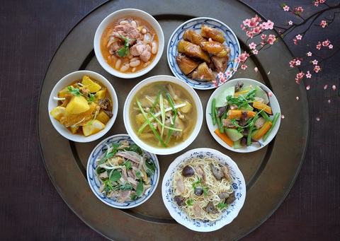 Gà 7 món truyền thống kiểu Huế, dẫu nghèo cũng phải sang - Ảnh 1. Gà 7 món truyền thống kiểu Huế, dẫu nghèo cũng phải sang - Ảnh 1.