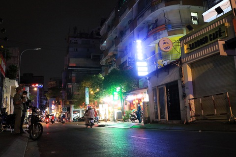 Phố Tây Bùi Viện đìu hiu vì COVID-19 - Ảnh 8. Phố Tây Bùi Viện đìu hiu vì COVID-19 - Ảnh 8.