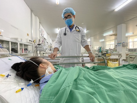 Cấp cứu thiếu nữ sốc phản vệ nguy kịch do bị ong đốt - Ảnh 1. Cấp cứu thiếu nữ sốc phản vệ nguy kịch do bị ong đốt - Ảnh 1.