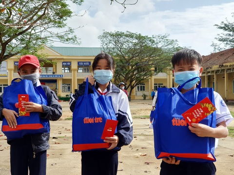 Em được mua cho đồ tết rồi, tiền lì xì này em sẽ sắm tết cho ba mẹ - Ảnh 1. Em được mua cho đồ tết rồi, tiền lì xì này em sẽ sắm tết cho ba mẹ - Ảnh 1.