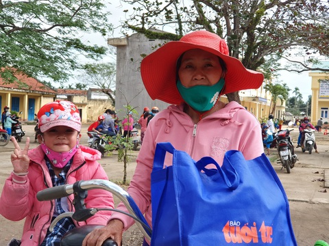 Em được mua cho đồ tết rồi, tiền lì xì này em sẽ sắm tết cho ba mẹ - Ảnh 4. Em được mua cho đồ tết rồi, tiền lì xì này em sẽ sắm tết cho ba mẹ - Ảnh 4.