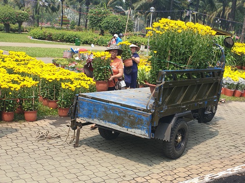 Hoa ế, người bán vẫn tự tin giữ giá, người mua canh me chờ giảm - Ảnh 2. Hoa ế, người bán vẫn tự tin giữ giá, người mua canh me chờ giảm - Ảnh 2.