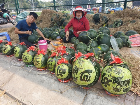 Hoa ế, người bán vẫn tự tin giữ giá, người mua canh me chờ giảm - Ảnh 12. Hoa ế, người bán vẫn tự tin giữ giá, người mua canh me chờ giảm - Ảnh 12.