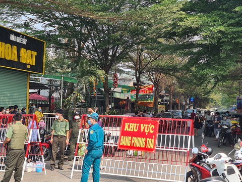 Nhân viên sân bay được yêu cầu quay xe khi biết nhiễm COVID-19 - Ảnh 1. Nhân viên sân bay được yêu cầu quay xe khi biết nhiễm COVID-19 - Ảnh 1.