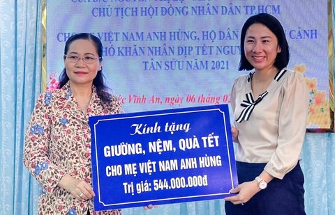 Lãnh đạo TP.HCM chúc tết, hỗ trợ bà con khó khăn tại Củ Chi và Bến Tre - Ảnh 1. Lãnh đạo TP.HCM chúc tết, hỗ trợ bà con khó khăn tại Củ Chi và Bến Tre - Ảnh 1.
