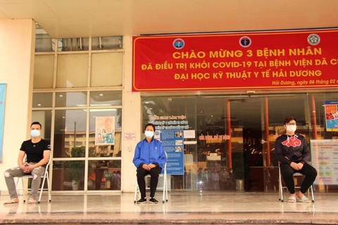 Ba bệnh nhân COVID-19 đầu tiên ở tâm dịch Hải Dương khỏi bệnh - Ảnh 1. Ba bệnh nhân COVID-19 đầu tiên ở tâm dịch Hải Dương khỏi bệnh - Ảnh 1.
