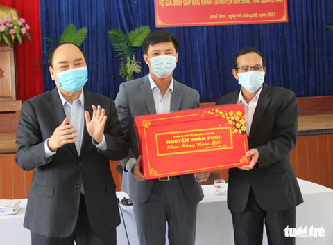 Thủ tướng chúc tết bà con tỉnh Quảng Nam và dặn: Đừng để tháng giêng là tháng ăn chơi - Ảnh 2. Thủ tướng chúc tết bà con tỉnh Quảng Nam và dặn: Đừng để tháng giêng là tháng ăn chơi - Ảnh 2.
