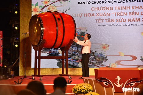 Dân Sài Gòn đến bến Bình Đông tham quan chợ hoa xuân Trên bến dưới thuyền - Ảnh 9. Dân Sài Gòn đến bến Bình Đông tham quan chợ hoa xuân Trên bến dưới thuyền - Ảnh 9.