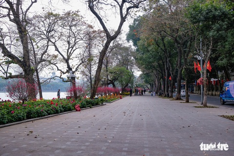 Phố cổ Hà Nội đìu hiu, hàng loạt cửa hàng treo biển nghỉ bán - Ảnh 11. Phố cổ Hà Nội đìu hiu, hàng loạt cửa hàng treo biển nghỉ bán - Ảnh 11.