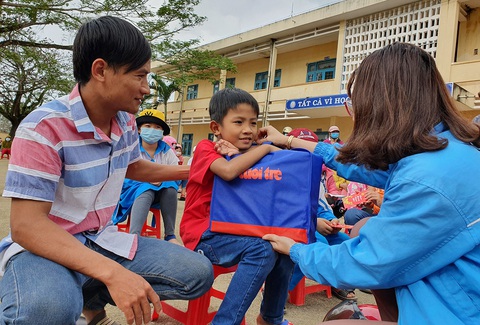 Khó khăn đi qua, nụ cười lạc quan ở lại - Ảnh 1. Khó khăn đi qua, nụ cười lạc quan ở lại - Ảnh 1.