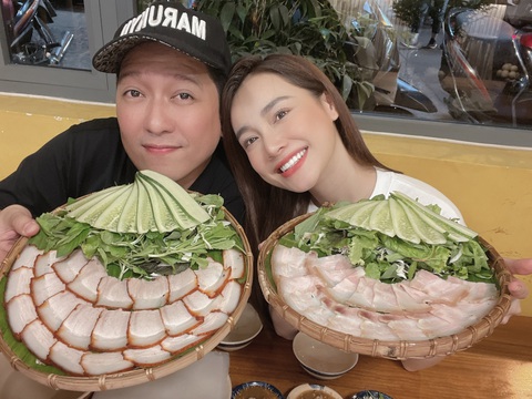 Trường Giang và mâm cơm nhớ mẹ - Ảnh 1. Trường Giang và mâm cơm nhớ mẹ - Ảnh 1.