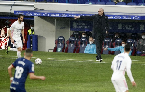 HLV Zidane trở lại sau COVID-19, Real Madrid thắng vất vả trước đội chót bảng - Ảnh 1. HLV Zidane trở lại sau COVID-19, Real Madrid thắng vất vả trước đội chót bảng - Ảnh 1.