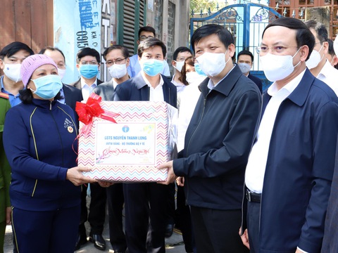 Người dân Quảng Ninh có thể yên tâm đón Tết trong trạng thái bình thường mới - Ảnh 2. Người dân Quảng Ninh có thể yên tâm đón Tết trong trạng thái bình thường mới - Ảnh 2.