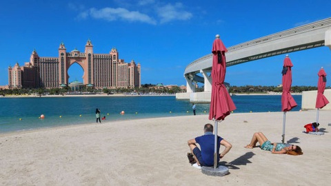 Dubai mở cửa du lịch, lượng bệnh nhân COVID-19 tăng đột biến - Ảnh 2. Dubai mở cửa du lịch, lượng bệnh nhân COVID-19 tăng đột biến - Ảnh 2.