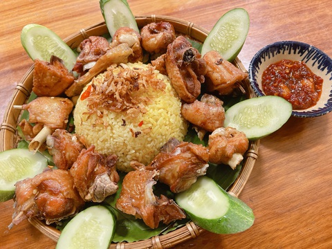 Trường Giang và mâm cơm nhớ mẹ - Ảnh 2. Trường Giang và mâm cơm nhớ mẹ - Ảnh 2.