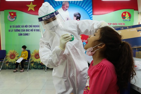 Cô trò trường Xuân Phương xét nghiệm lần 3, nếu âm tính có thể về cách ly ở nhà - Ảnh 2. Cô trò trường Xuân Phương xét nghiệm lần 3, nếu âm tính có thể về cách ly ở nhà - Ảnh 2.