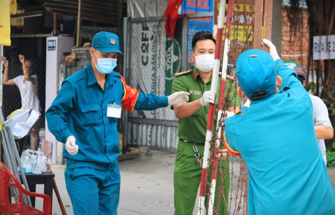 TP.HCM phong tỏa thêm khu nhà trọ số 90, đường Nguyễn Phúc Chu, phường 15, Tân Bình - Ảnh 3. TP.HCM phong tỏa thêm khu nhà trọ số 90, đường Nguyễn Phúc Chu, phường 15, Tân Bình - Ảnh 3.