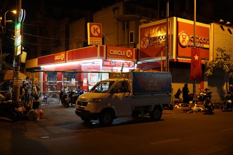 Khẩn cấp phong tỏa trong đêm khu Mả Lạng liên quan ca nhiễm COVID-19 ở Tân Sơn Nhất - Ảnh 2. Khẩn cấp phong tỏa trong đêm khu Mả Lạng liên quan ca nhiễm COVID-19 ở Tân Sơn Nhất - Ảnh 2.