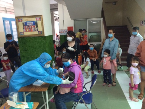 TP.HCM: Cách ly, xét nghiệm 41 trẻ Trường mầm non Hoa Phượng Đỏ - Ảnh 1. TP.HCM: Cách ly, xét nghiệm 41 trẻ Trường mầm non Hoa Phượng Đỏ - Ảnh 1.