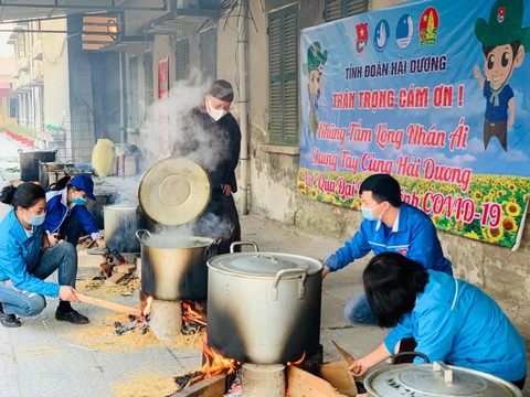 10.000 bánh chưng đổ về khu cách ly Hải Dương - Ảnh 1. 10.000 bánh chưng đổ về khu cách ly Hải Dương - Ảnh 1.