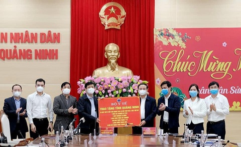Quảng Ninh tuyên bố mua vắc xin ngừa COVID-19 tiêm cho người dân toàn tỉnh - Ảnh 1. Quảng Ninh tuyên bố mua vắc xin ngừa COVID-19 tiêm cho người dân toàn tỉnh - Ảnh 1.