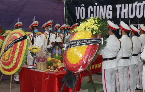Thăng cấp trước niên hạn cho thiếu tá hi sinh khi đánh án ma túy - Ảnh 3. Thăng cấp trước niên hạn cho thiếu tá hi sinh khi đánh án ma túy - Ảnh 3.