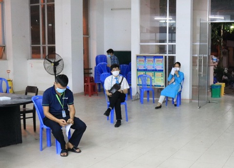 Xét nghiệm lần 2 nhân viên sân bay Tân Sơn Nhất: 1.400 người âm tính, 200 đang chờ - Ảnh 1. Xét nghiệm lần 2 nhân viên sân bay Tân Sơn Nhất: 1.400 người âm tính, 200 đang chờ - Ảnh 1.