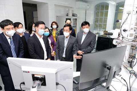 Thường trực Ban Bí thư Võ Văn Thưởng chúc Tết cán bộ, bác sĩ Viện Vệ sinh dịch tễ trung ương - Ảnh 1. Thường trực Ban Bí thư Võ Văn Thưởng chúc Tết cán bộ, bác sĩ Viện Vệ sinh dịch tễ trung ương - Ảnh 1.
