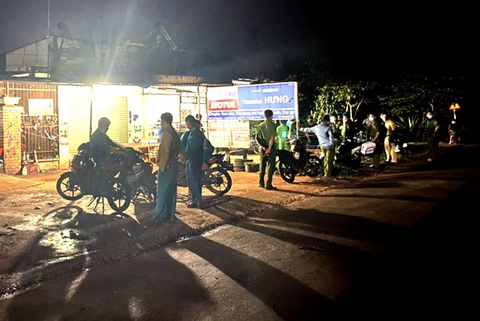 Nghi phạm sát hại 2 mẹ con tại nhà riêng đầu thú - Ảnh 2. Nghi phạm sát hại 2 mẹ con tại nhà riêng đầu thú - Ảnh 2.