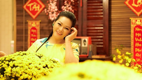 Như Quỳnh lần đầu ăn Tết cổ truyền sau hơn 20 năm xa xứ - Ảnh 4. Như Quỳnh lần đầu ăn Tết cổ truyền sau hơn 20 năm xa xứ - Ảnh 4.