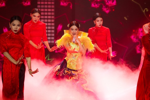 Hoàng Thùy Linh, Văn Mai Hương cùng 40 văn nghệ sĩ hát nhạc xuân đón giao thừa - Ảnh 4. Hoàng Thùy Linh, Văn Mai Hương cùng 40 văn nghệ sĩ hát nhạc xuân đón giao thừa - Ảnh 4.