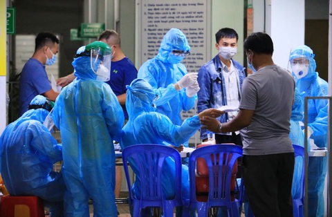 TP.HCM phát hiện thêm 2 ca dương tính COVID-19 ở sân bay Tân Sơn Nhất - Ảnh 1. TP.HCM phát hiện thêm 2 ca dương tính COVID-19 ở sân bay Tân Sơn Nhất - Ảnh 1.