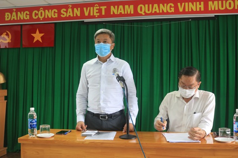 Thứ trưởng Bộ Y tế yêu cầu xét nghiệm kháng thể thật nhanh nhóm nhân viên bốc xếp ở sân bay - Ảnh 1. Thứ trưởng Bộ Y tế yêu cầu xét nghiệm kháng thể thật nhanh nhóm nhân viên bốc xếp ở sân bay - Ảnh 1.