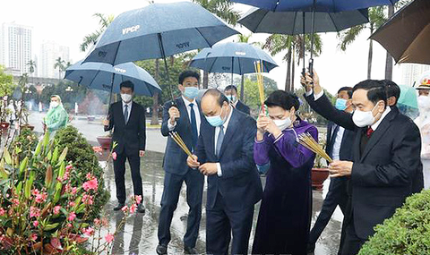 Lãnh đạo Đảng, Nhà nước vào lăng viếng Chủ tịch Hồ Chí Minh nhân dịp Tết Tân Sửu - Ảnh 1. Lãnh đạo Đảng, Nhà nước vào lăng viếng Chủ tịch Hồ Chí Minh nhân dịp Tết Tân Sửu - Ảnh 1.
